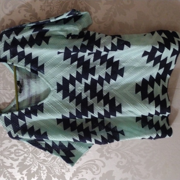 Signature StudioTribal Top XL - Picture 3 of 6